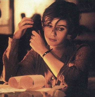Irène Jacob nei panni di Véronique. L'attrice francese interpreta i due ruoli femminili.