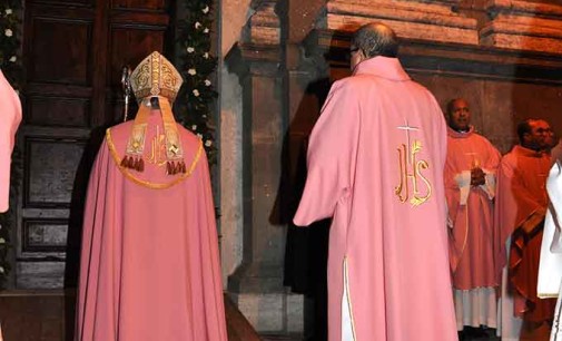 Albano, aperta la porta della Misericordia della Cattedrale
