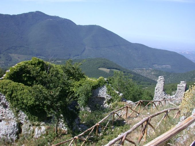 Italia Nostra Lazio: Il misterioso faro in cima al Monte Gennaro. Presentato esposto