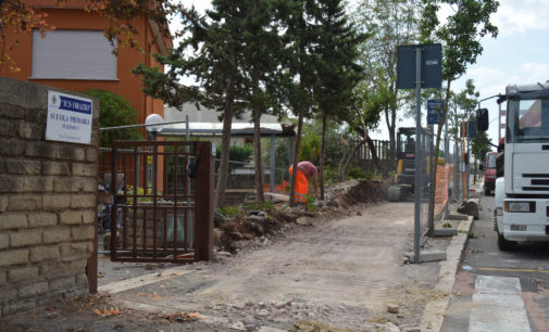 Pomezia – Muro di recinzione alla scuola di via Cincinnato, partiti i lavori