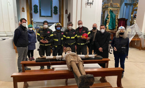 Il Crocifisso triumphans di Collevecchio (RI) trasportato a Rieti per il restauro