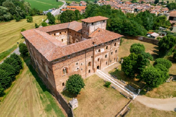 Dopo un lungo restauro rivive il quattrocentesco Castello di Lardirago