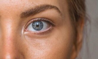 Cura viso: quali benefici nel siero rigenerante al retinolo?