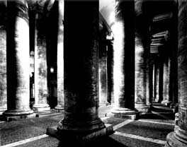 Il colonnato di Piazza San Pietro in una foto di Fabrizio Fioravanti