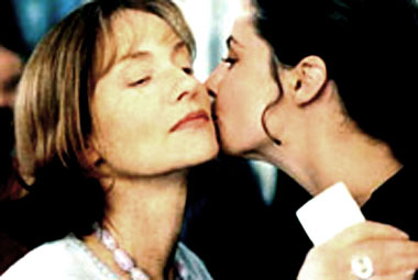 La bravissima Isabelle Huppert e Anna Mouglalis (nell'intraprendente ruolo di Jeanne).