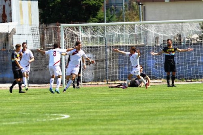 Lega Pro, Cossentino e Mangiacasale mettono ko la Lupa Roma: l’Aversa Normanna vince 2-0 al “Quinto Ricci”