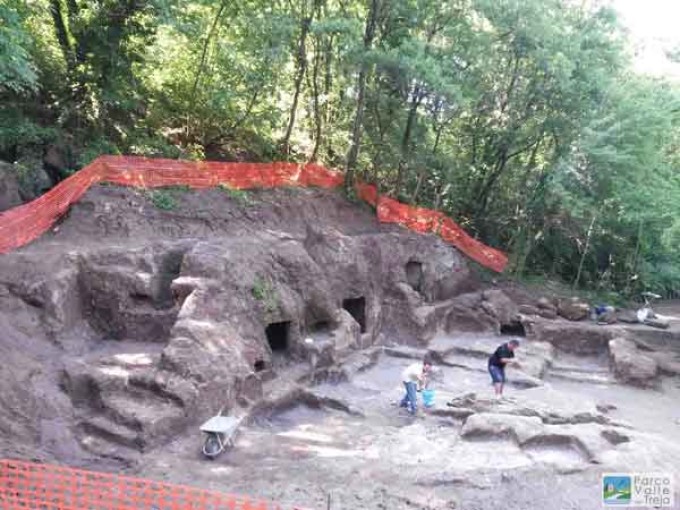 Un’antica strada tagliata nel tufo La necropoli del Cavone di Monte Li Santi