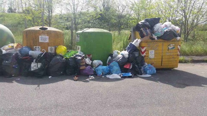 Montagne di rifiuti per le vie di Valmontone: Il Comune diffida Lazio Ambiente Spa