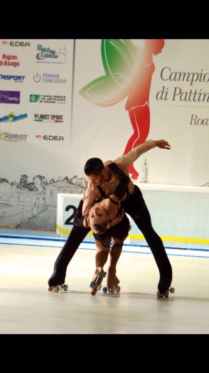 Skating Frascati (pattinaggio), Lucaroni show agli italiani: secondo nel singolo, primo in coppia