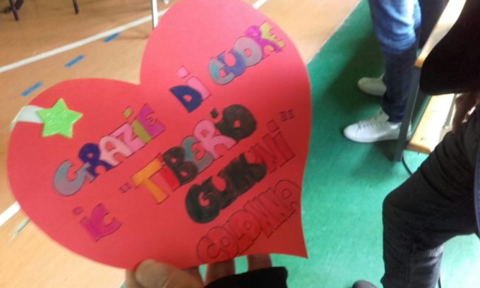 COLONNA, DONATI I DEFIBRILLATORI ALLA SCUOLA,  I BAMBINI  RINGRAZIANO “DI CUORE”