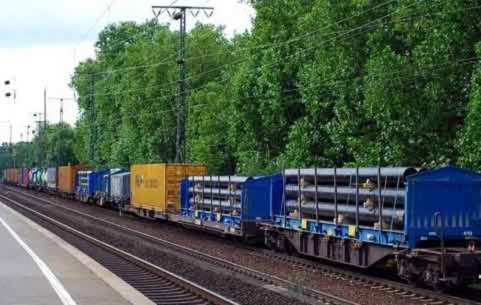 Persino i rifiuti prendono il treno