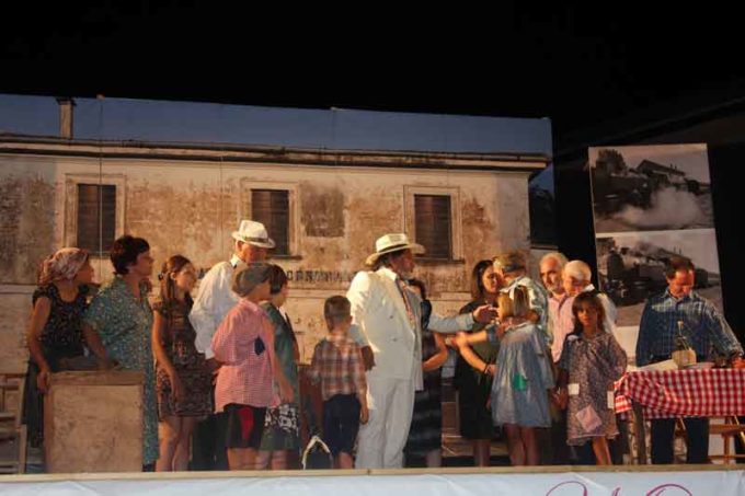 Chiaravalle (Cz), successo per lo spettacolo del Gruppo folcloristico musico teatrale