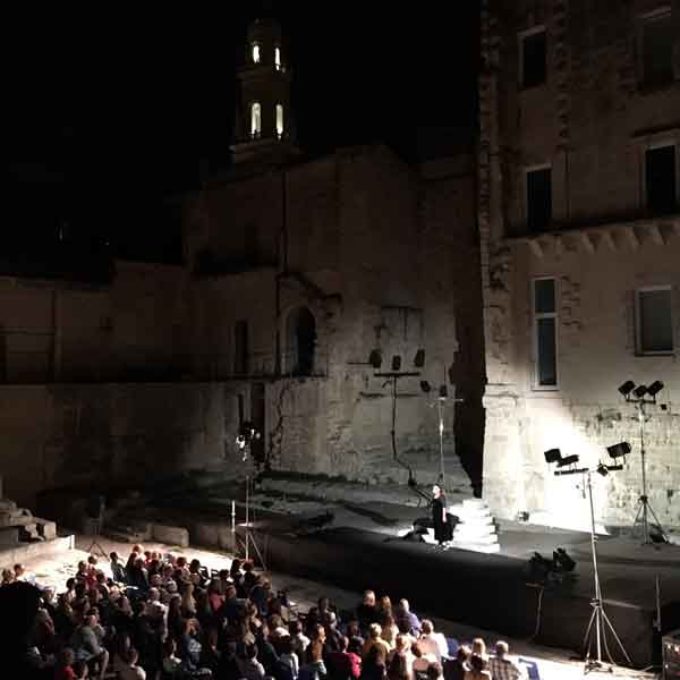 Mitika, la contemporaneità del mito di scena nel Teatro Romano di Lecce