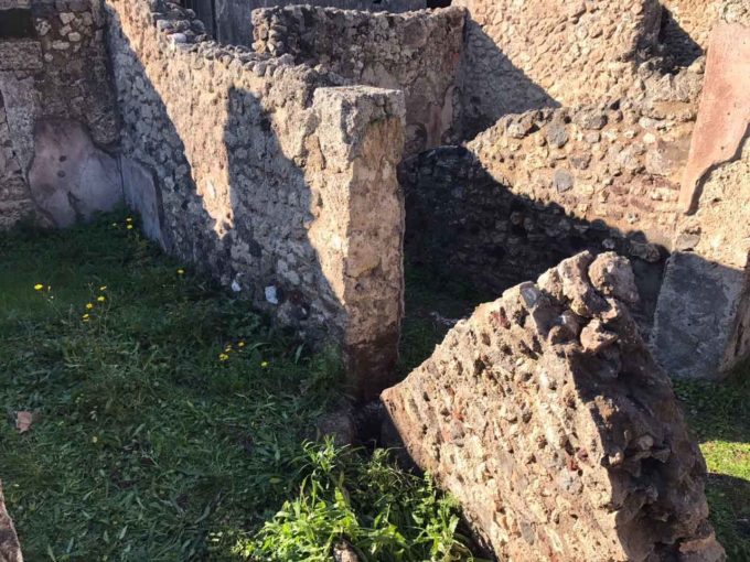 Pompei – Cedimento muro Casa della caccia ai Tori, Regio VI