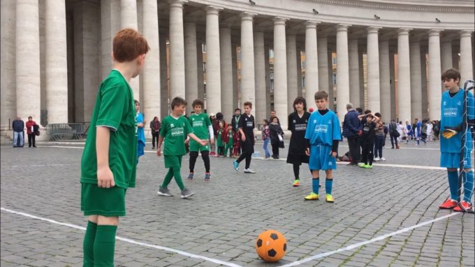 Trastevere calcio in campo a piazza San Pietro all’udienza generale di Papa Francesco