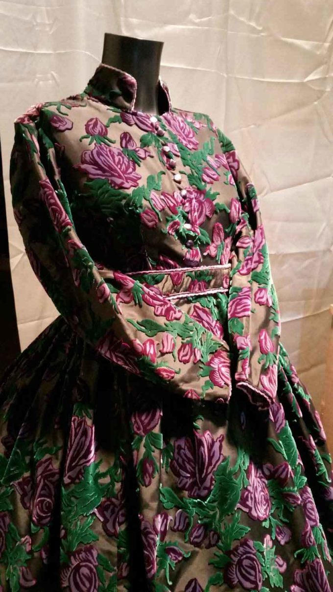Velletri – Lucia Mirisola alla ricerca degli abiti originali