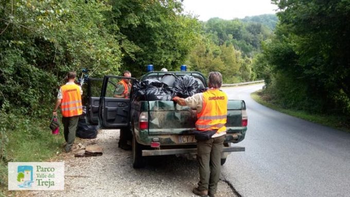 Parco Valle del Treja – Il personale del Parco ripulisce la strada provinciale e Monte Gelato