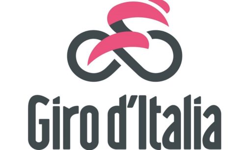 Il Giro d’Italia e i frascatani davanti la ‘loro’ fontana del Maderno
