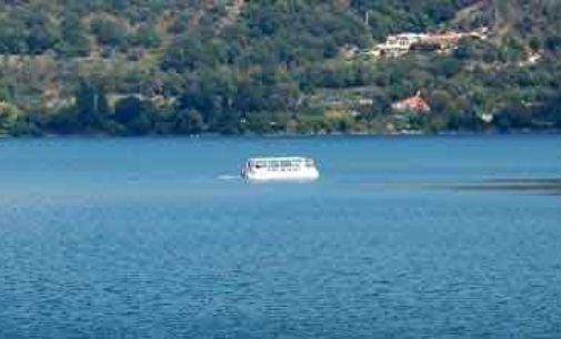 Agosto in barca sul lago Albano