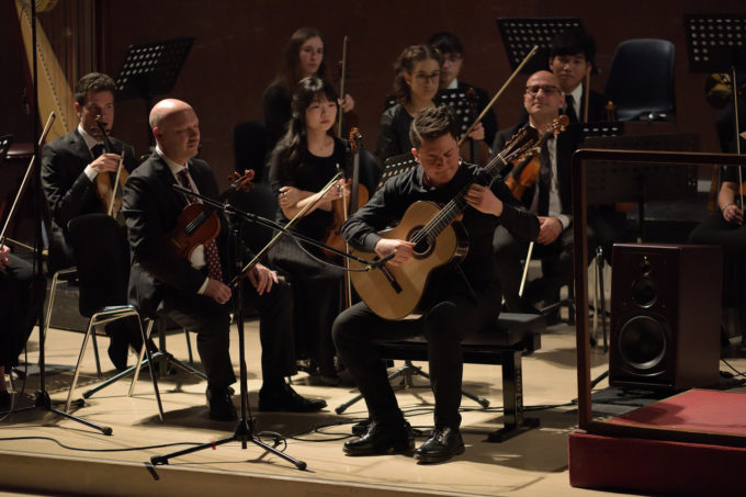 Il giovane virtuoso della chitarra Gian Marco Ciampa  in una matinée della IUC