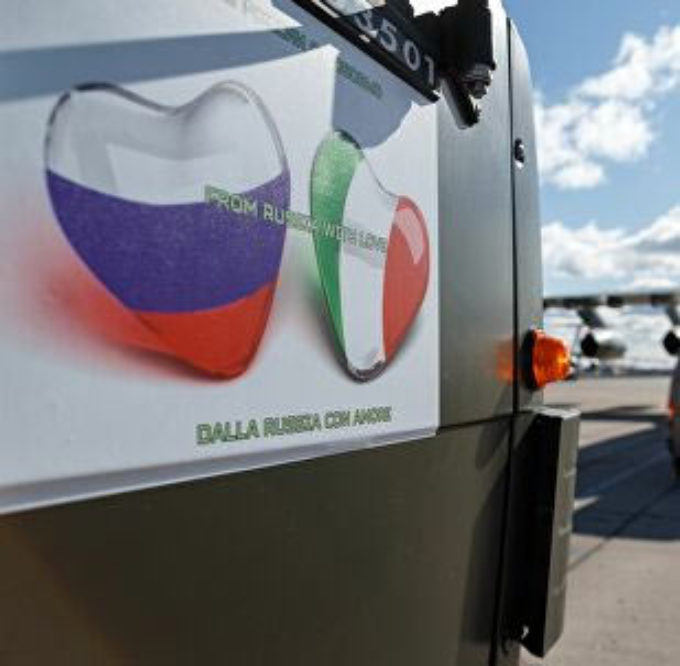La Russia invia aiuti e l’Italia risponde con i missili