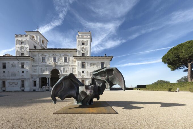A Villa Medici riaprono “I peccati” di Johan Creten