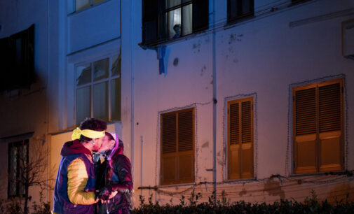 Torna Romeo e Giulietta negli ATER: il teatro nei cortili delle case popolari per La Città Ideale. Dal 20 al 30 maggio