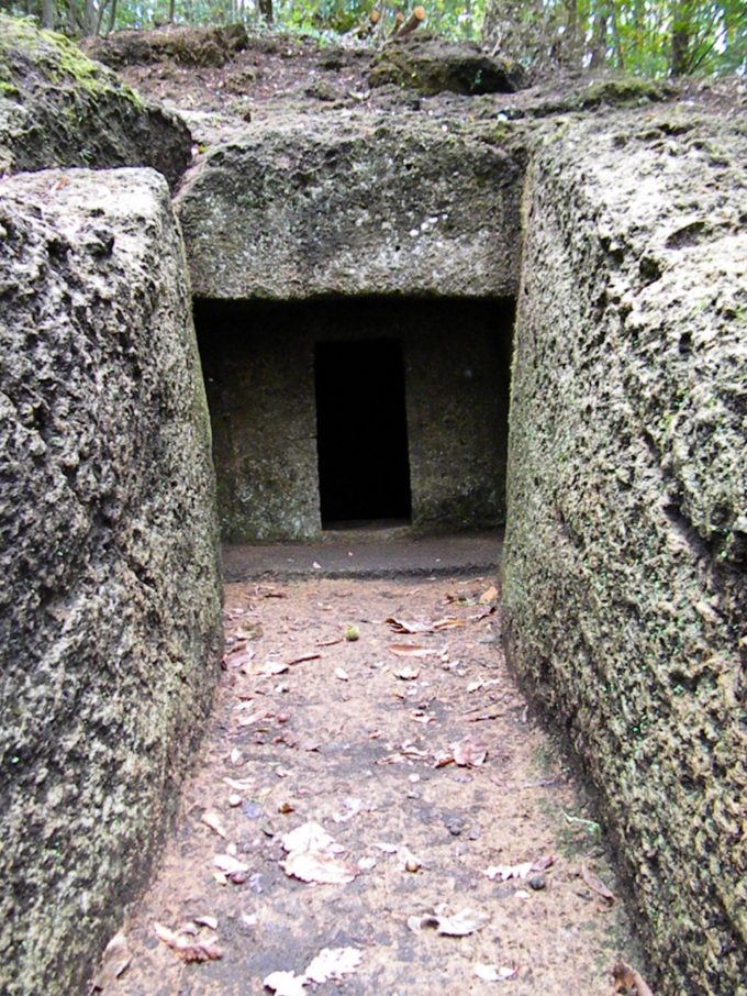 Incredibile: forse una traccia dei Giganti sui Colli Albani: le Tombe a Grotticella e i Rinaldoniani