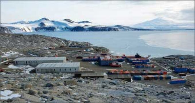 Ambiente: Antartide, forte riduzione dello spessore del ghiaccio marino davanti alla base italiana