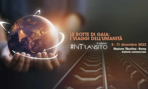 “#InTransito”, alla Stazione Tiburtina di Roma arte, sostenibilità e capsule del tempo per raccontare “i viaggi dell’umanità”